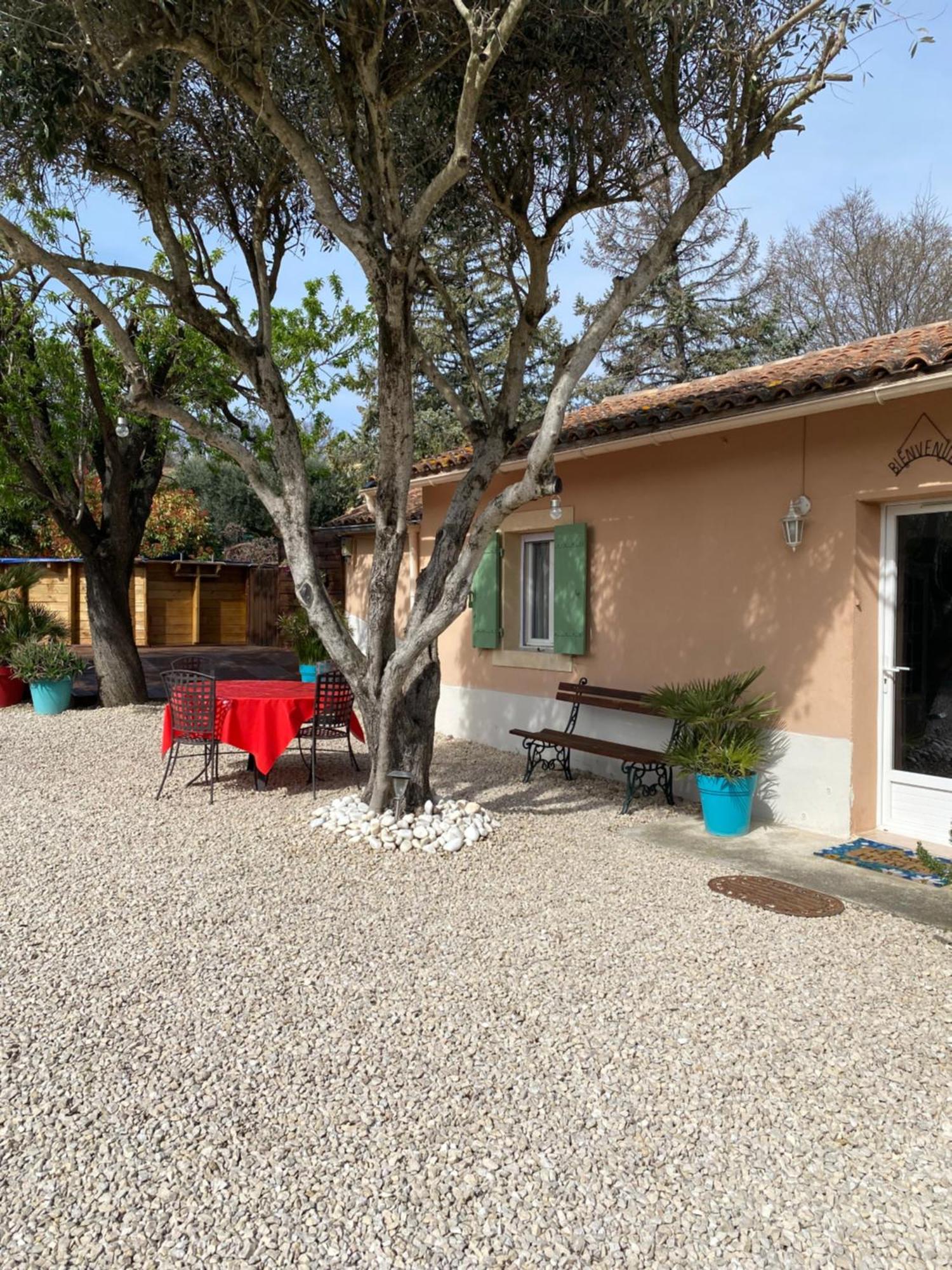 Gite 135 C Sarrians Luaran gambar