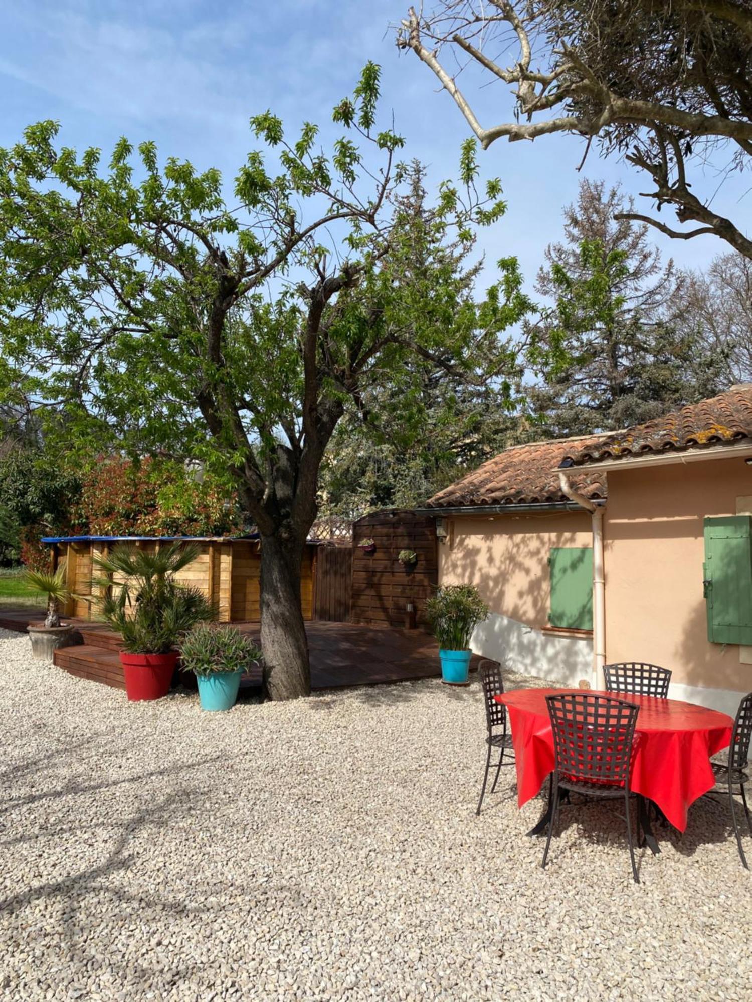 Gite 135 C Sarrians Luaran gambar
